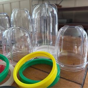 Smoothie containers with lids